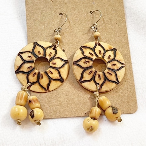 Hand Made Coconut Shell Flower Beaded Dangle Earrings Vintage - Picture 1 of 6